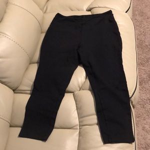 Liz Claiborne Weekend Highwasted Capri Leggings